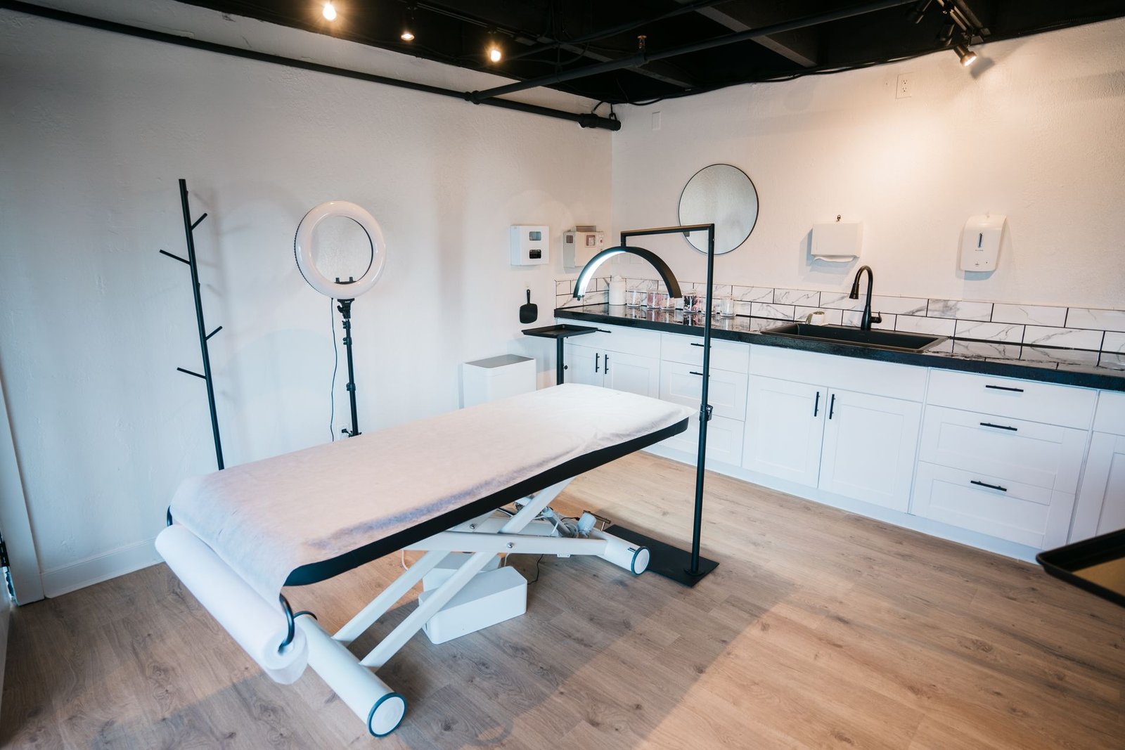 Aesthetic clinic treatment room with a treatment bed